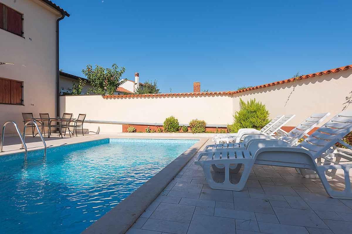 House Melly With Swimming Pool Villa Rovinjsko Selo Exterior foto