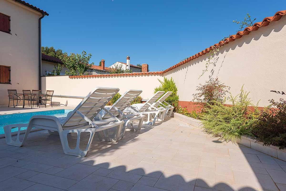 House Melly With Swimming Pool Villa Rovinjsko Selo Exterior foto