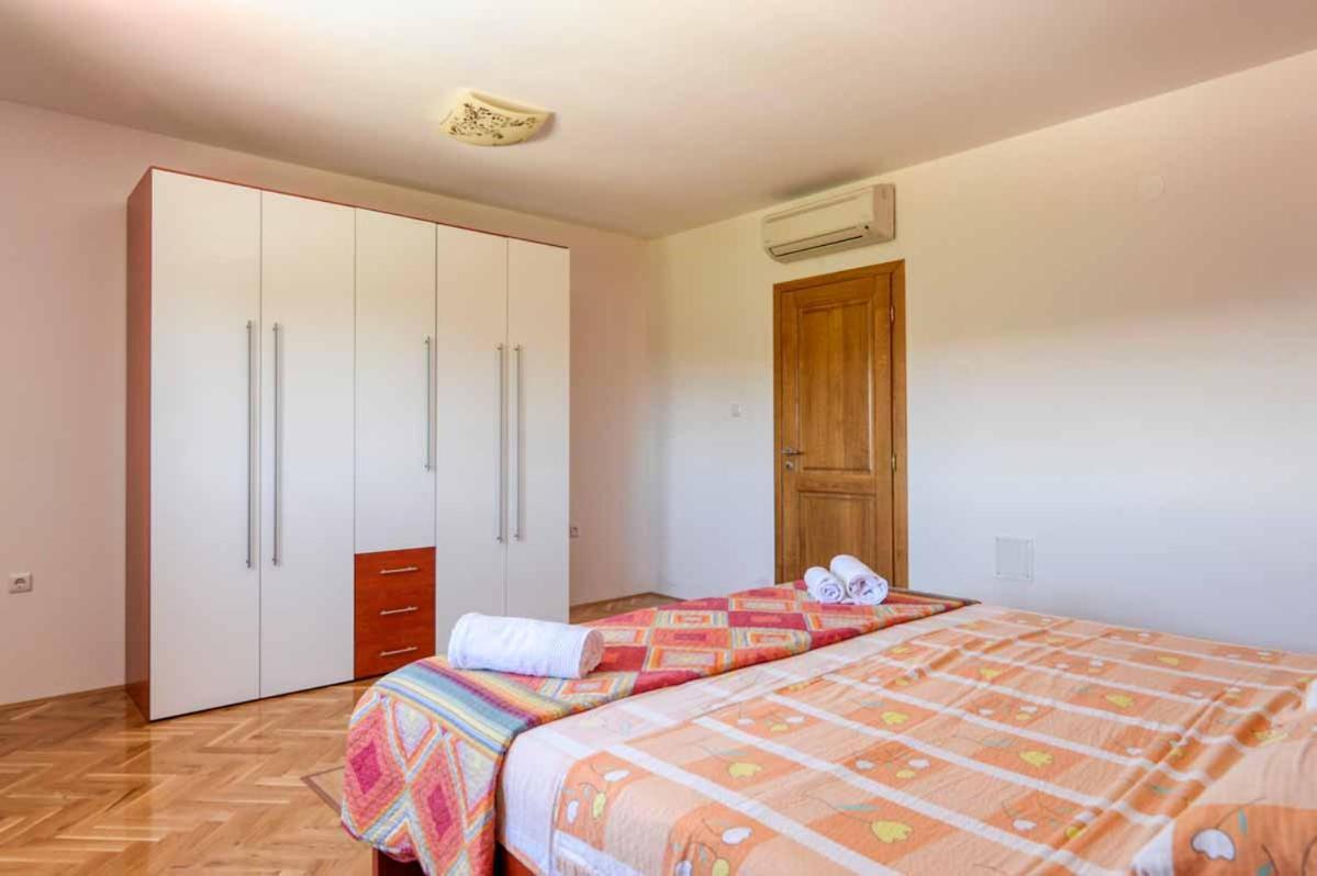 House Melly With Swimming Pool Villa Rovinjsko Selo Exterior foto