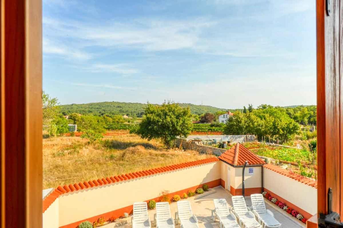 House Melly With Swimming Pool Villa Rovinjsko Selo Exterior foto