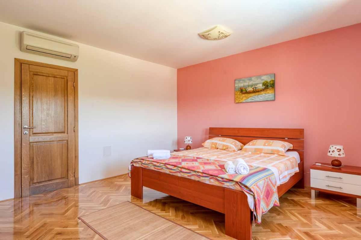 House Melly With Swimming Pool Villa Rovinjsko Selo Exterior foto
