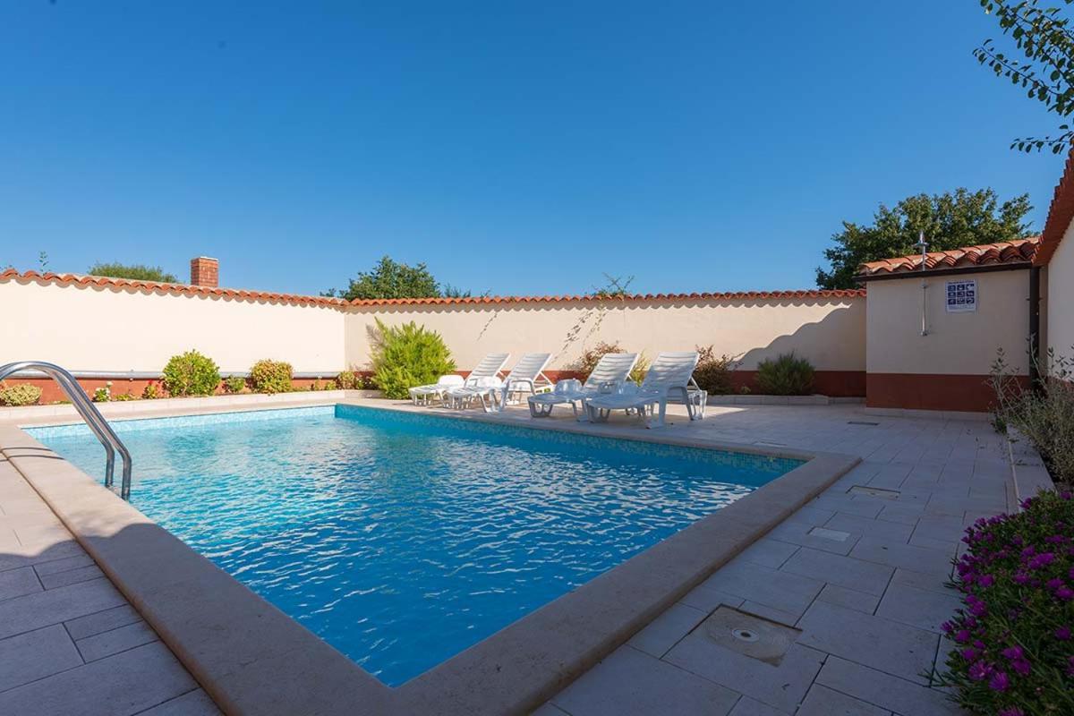 House Melly With Swimming Pool Villa Rovinjsko Selo Exterior foto